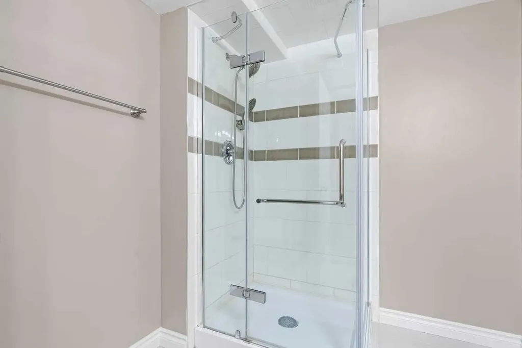 152 Douglas Glen Mews SE Calgary AB T2Z 2M9
