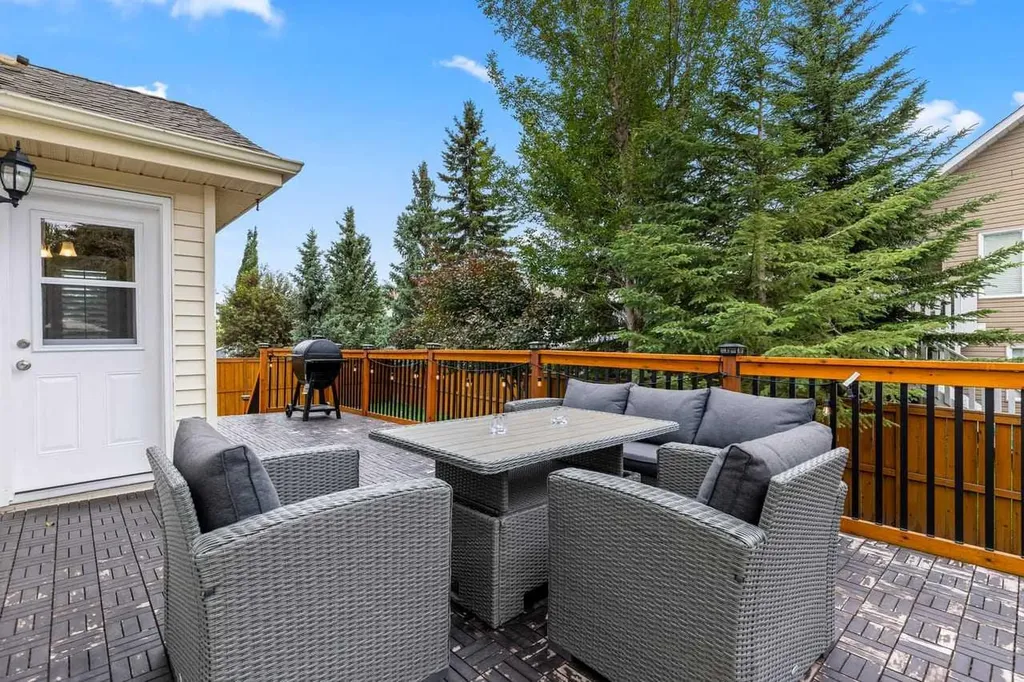 152 Douglas Glen Mews SE Calgary AB T2Z 2M9