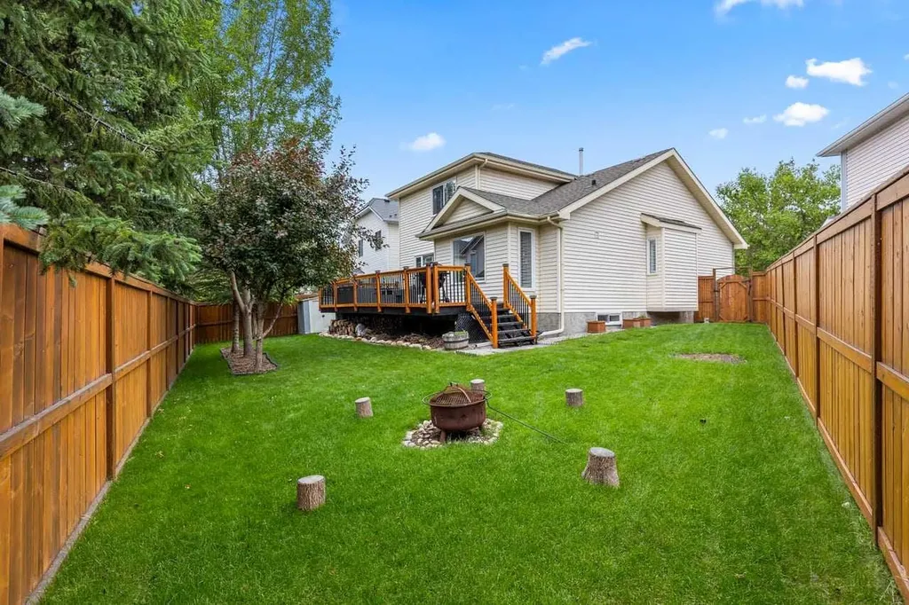 152 Douglas Glen Mews SE Calgary AB T2Z 2M9