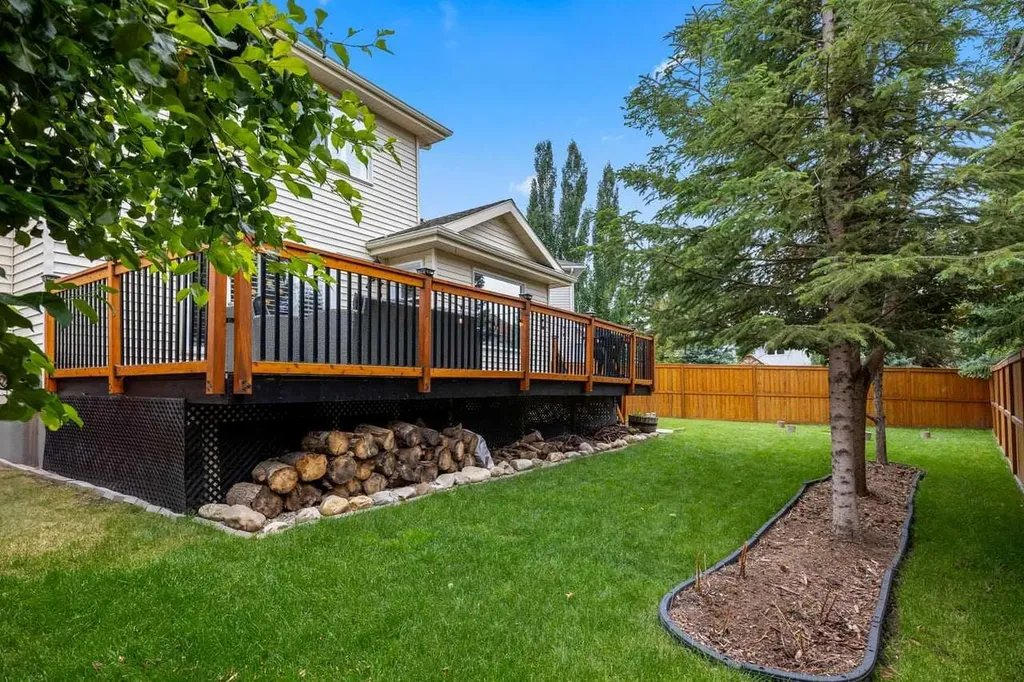 152 Douglas Glen Mews SE Calgary AB T2Z 2M9