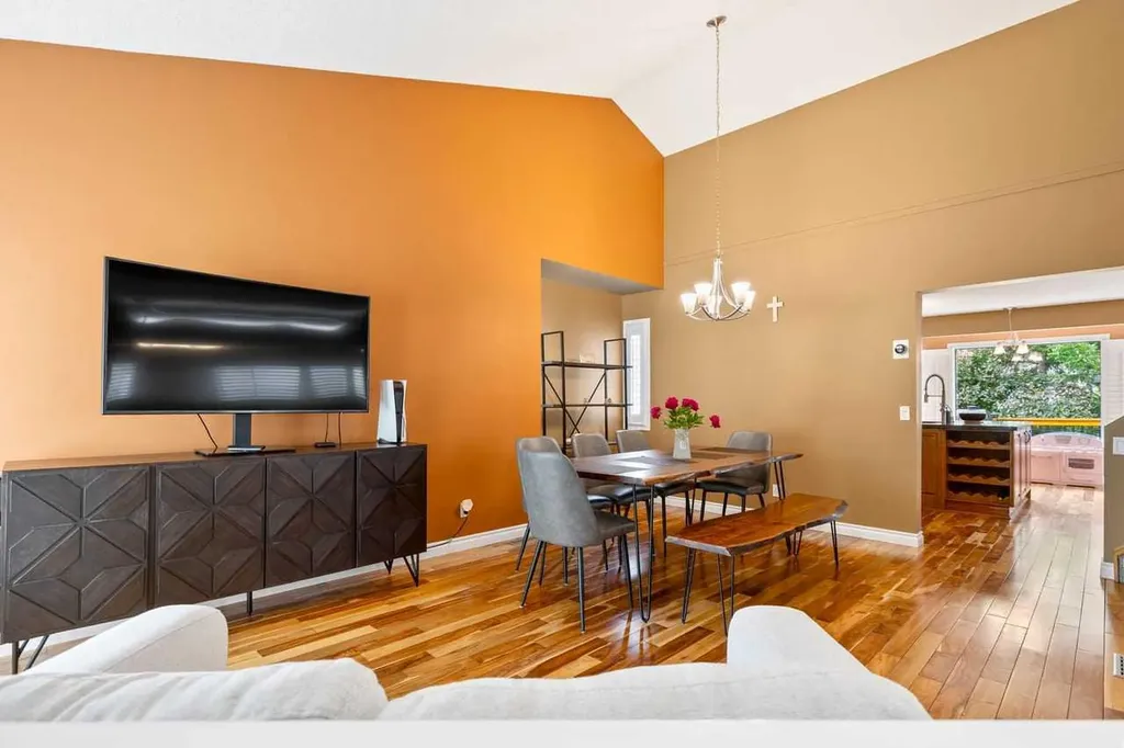152 Douglas Glen Mews SE Calgary AB T2Z 2M9
