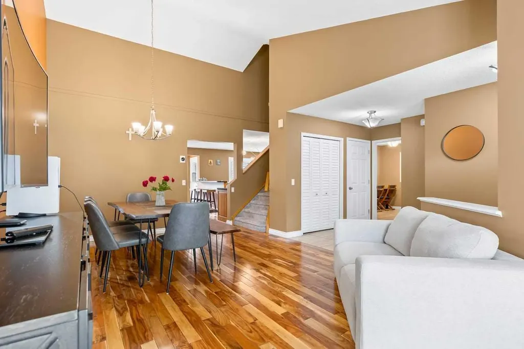 152 Douglas Glen Mews SE Calgary AB T2Z 2M9