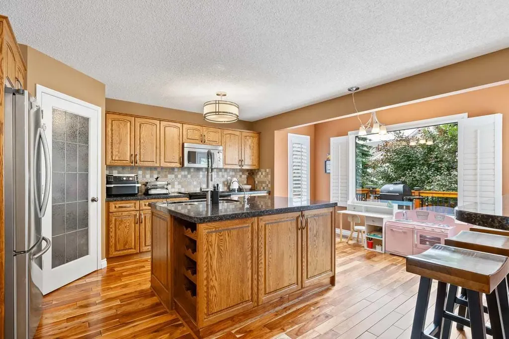 152 Douglas Glen Mews SE Calgary AB T2Z 2M9