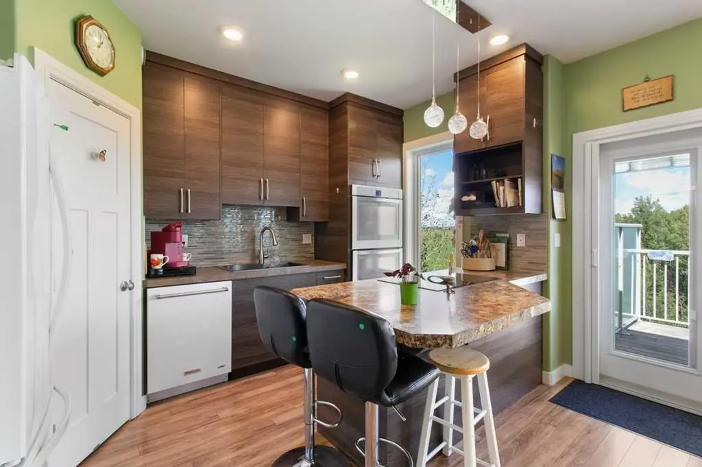 12 Beardsley Crescent Lacombe AB T4L 0G4