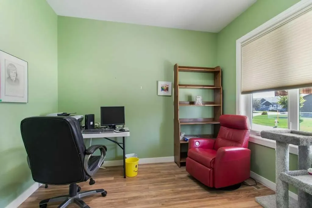 12 Beardsley Crescent Lacombe AB T4L 0G4