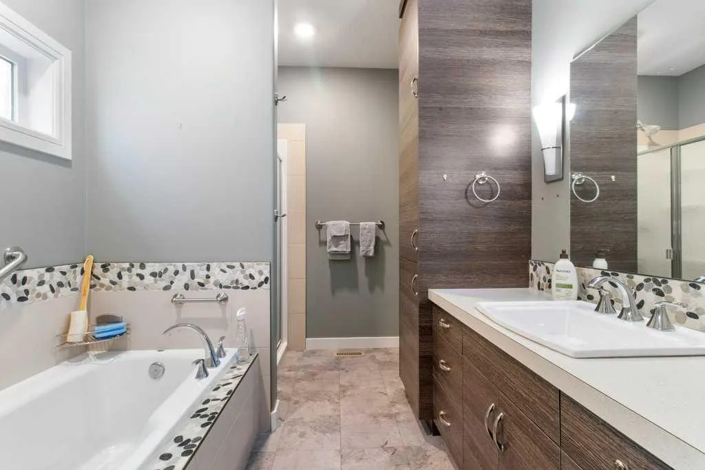 12 Beardsley Crescent Lacombe AB T4L 0G4