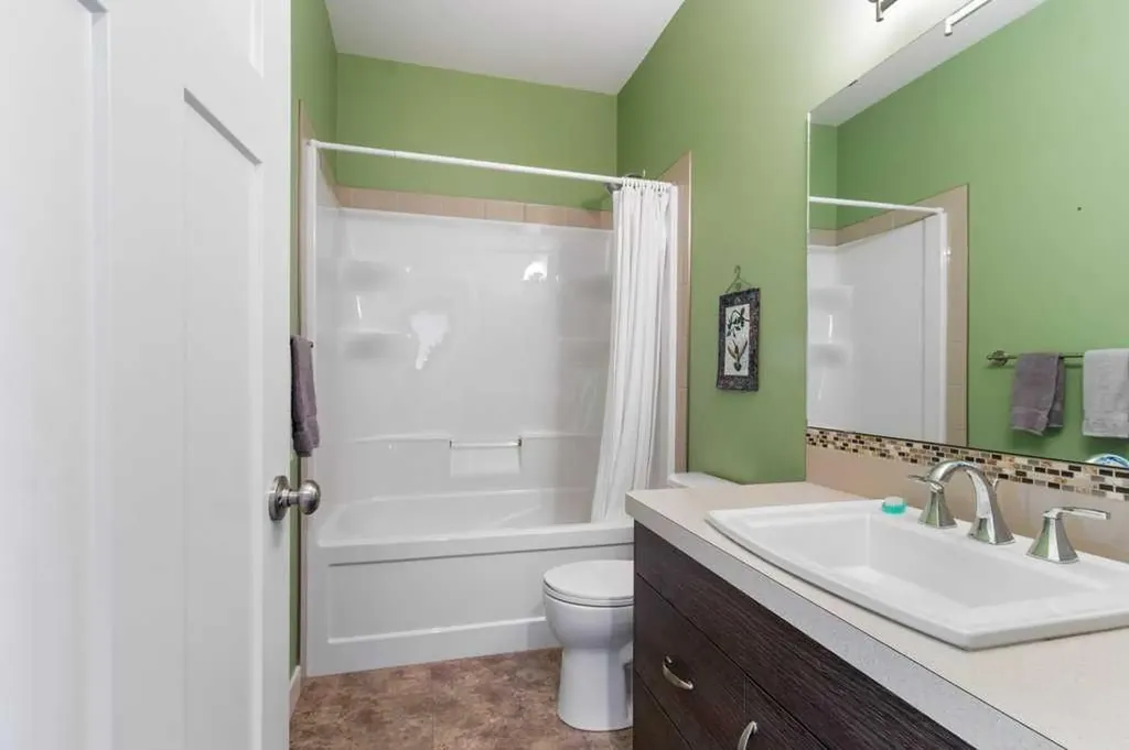 12 Beardsley Crescent Lacombe AB T4L 0G4