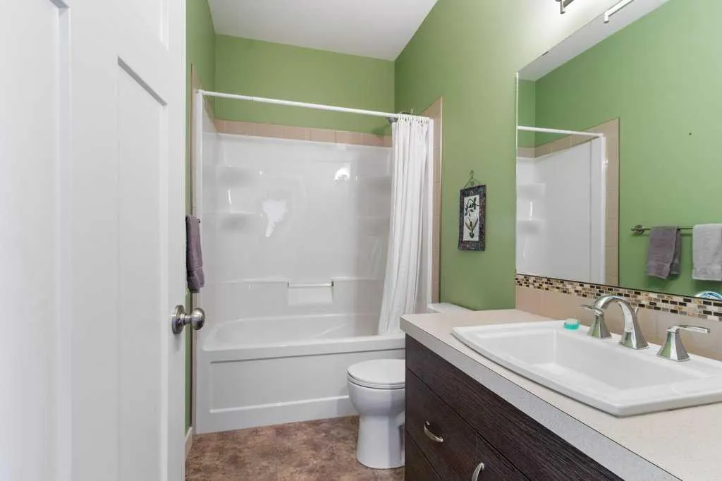 12 Beardsley Crescent Lacombe AB T4L 0G4