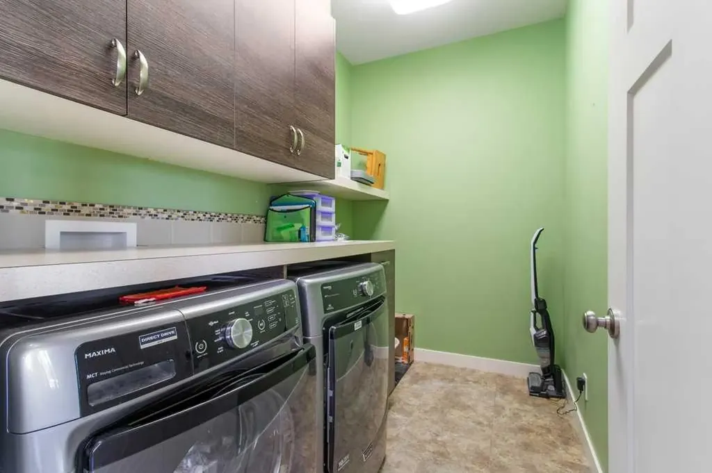12 Beardsley Crescent Lacombe AB T4L 0G4