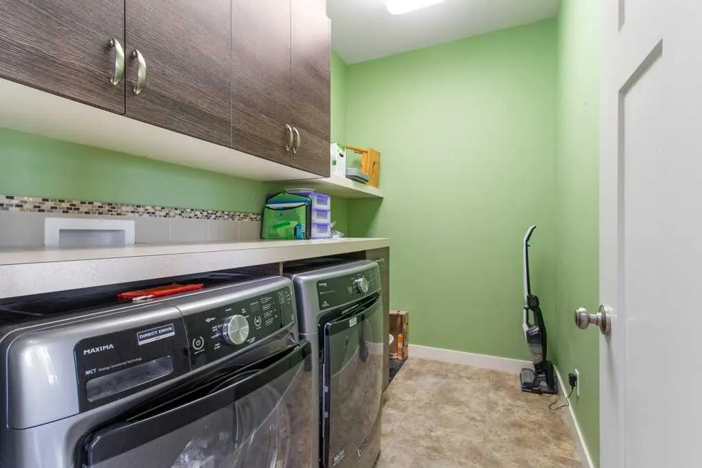 12 Beardsley Crescent Lacombe AB T4L 0G4