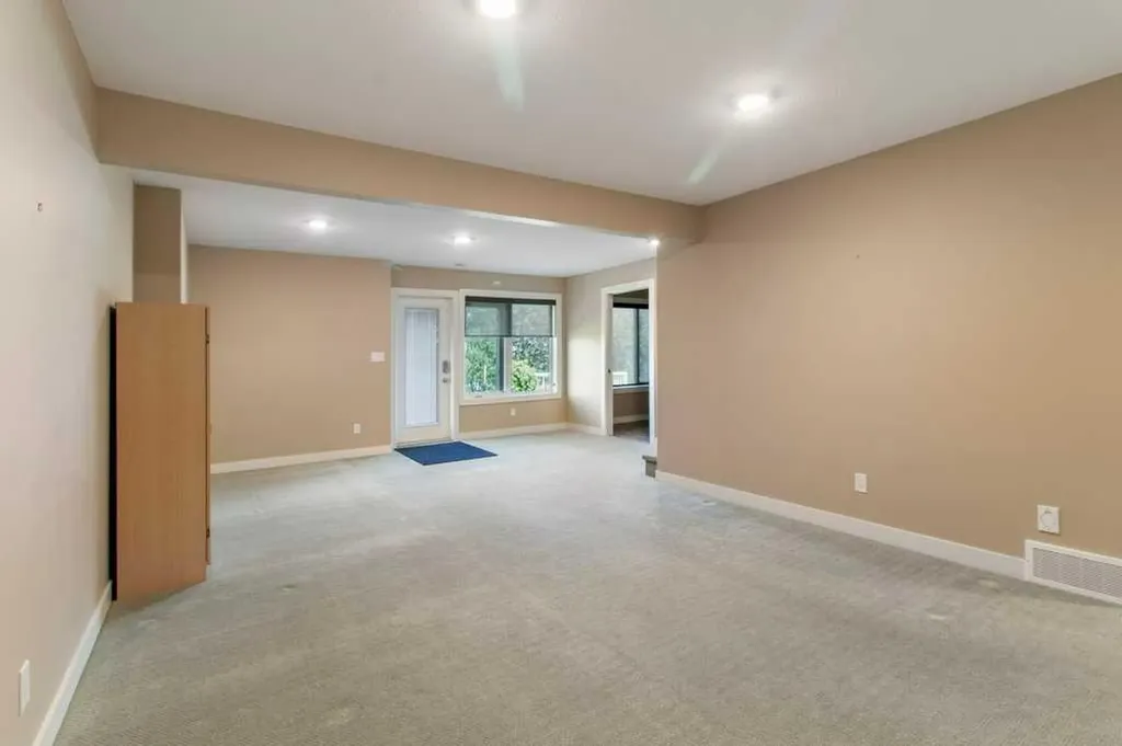 12 Beardsley Crescent Lacombe AB T4L 0G4