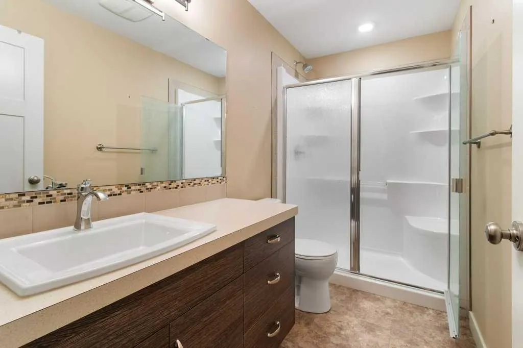 12 Beardsley Crescent Lacombe AB T4L 0G4