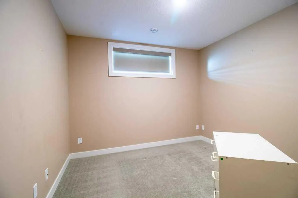 12 Beardsley Crescent Lacombe AB T4L 0G4