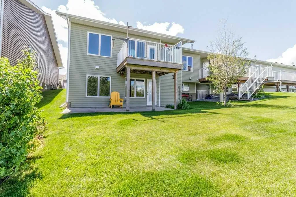 12 Beardsley Crescent Lacombe AB T4L 0G4
