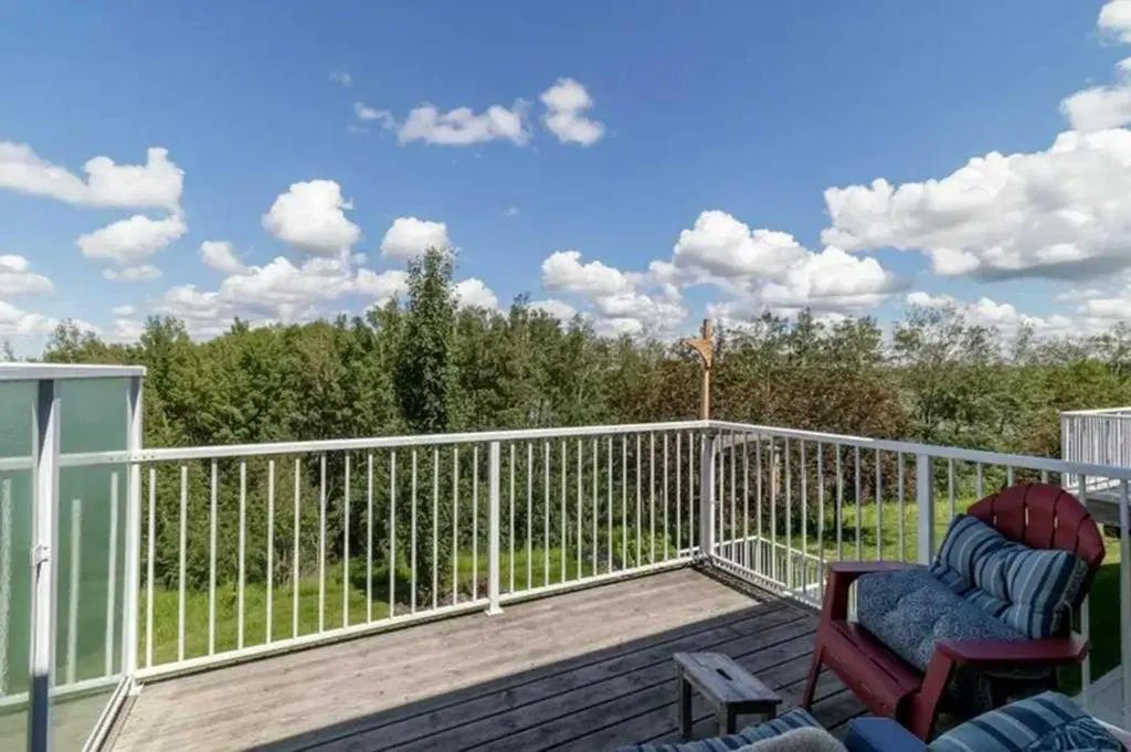 12 Beardsley Crescent Lacombe AB T4L 0G4