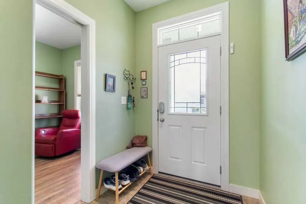 12 Beardsley Crescent Lacombe AB T4L 0G4