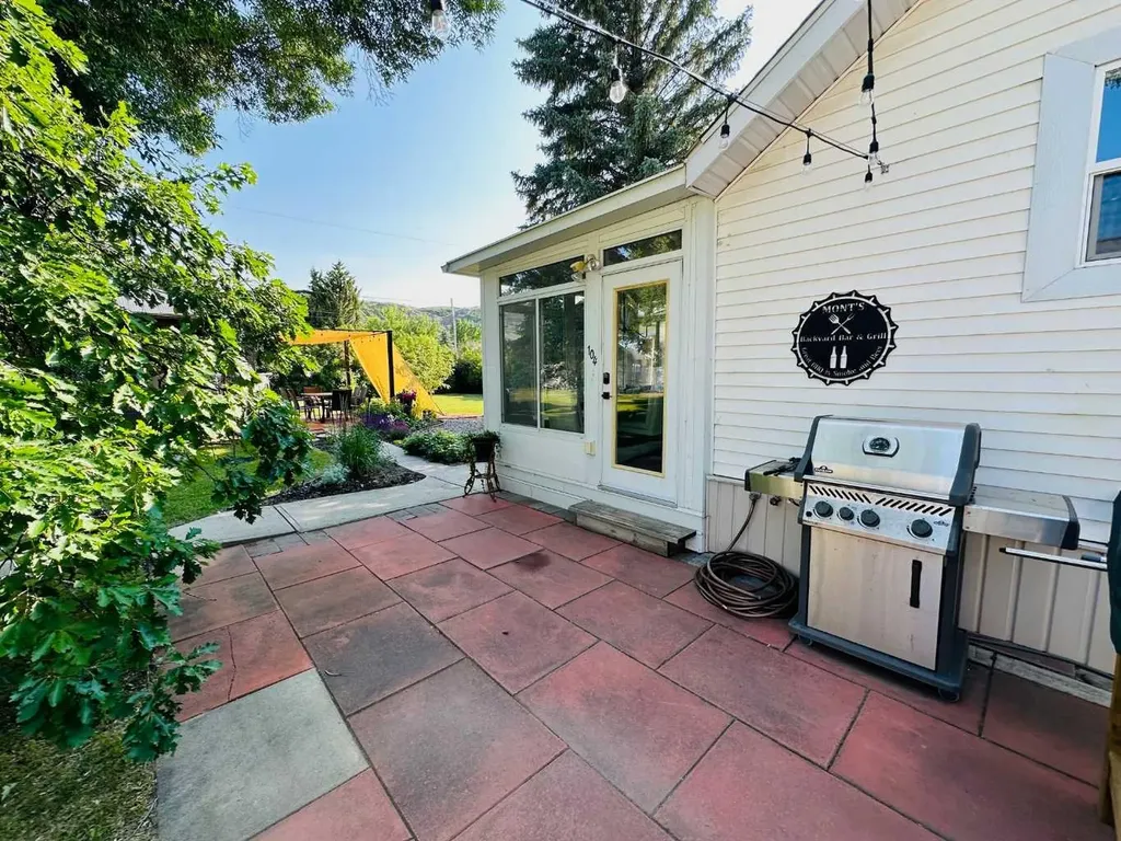 104 24 Street NW Street Drumheller AB T0J0Y1