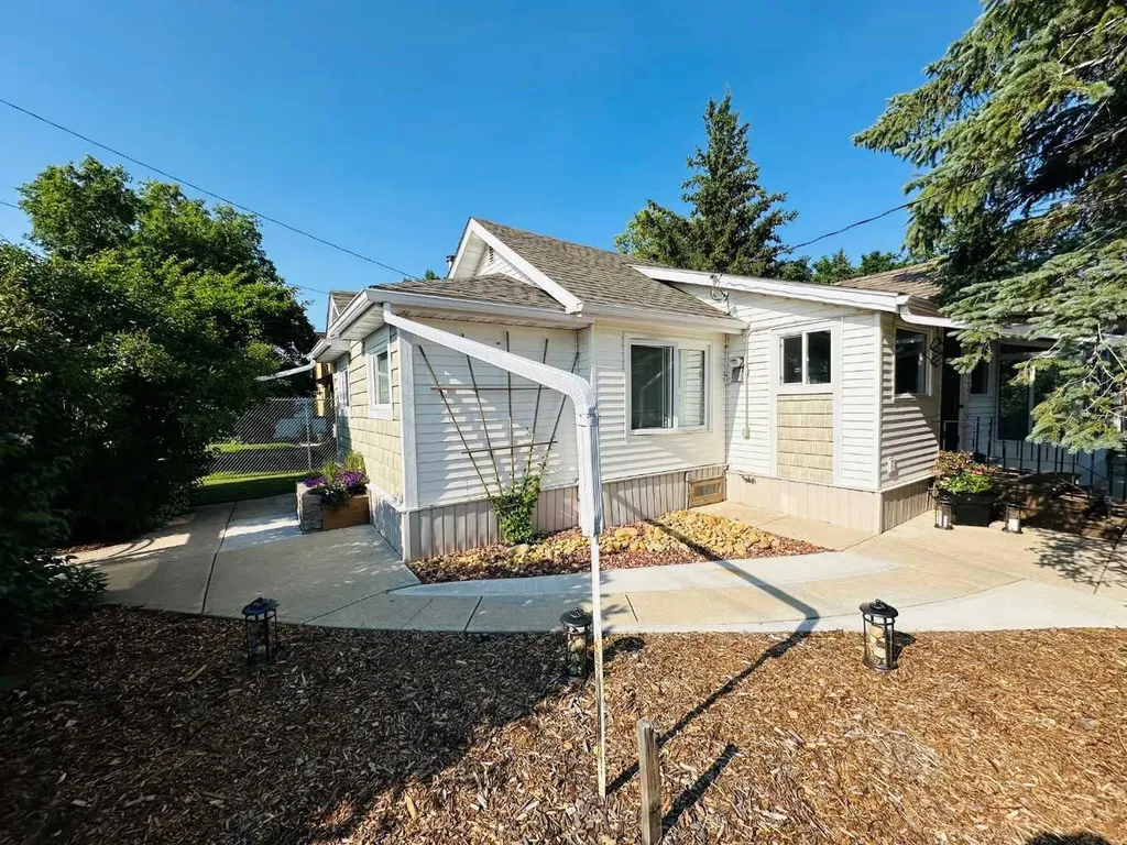 104 24 Street NW Street Drumheller AB T0J0Y1