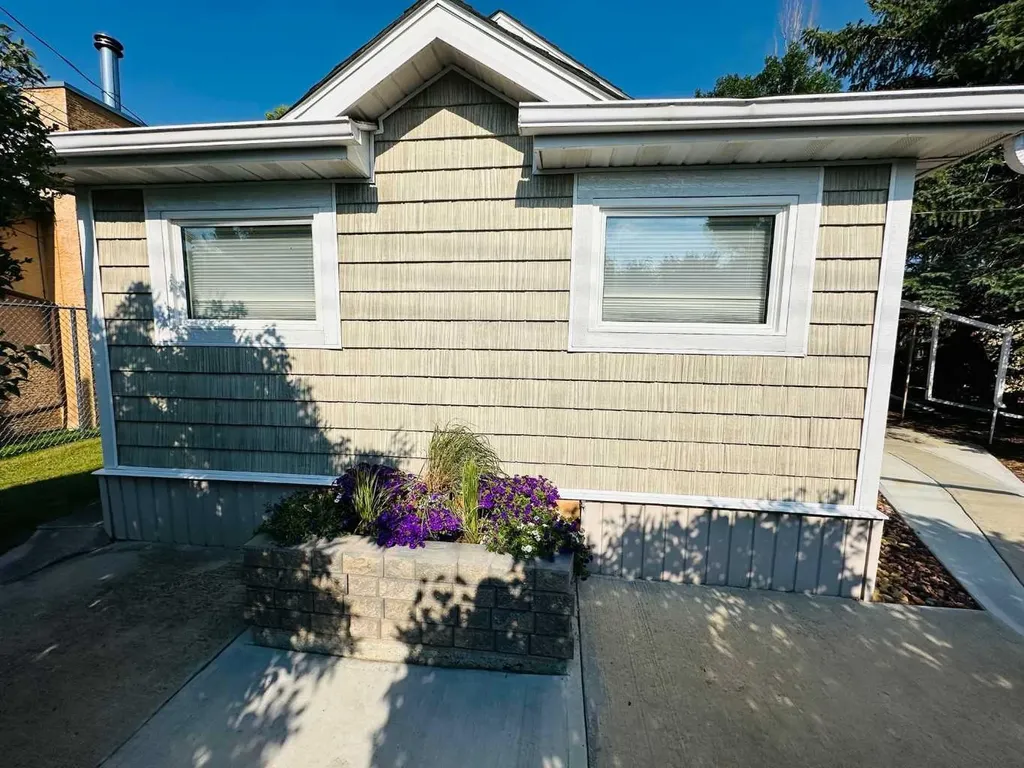 104 24 Street NW Street Drumheller AB T0J0Y1