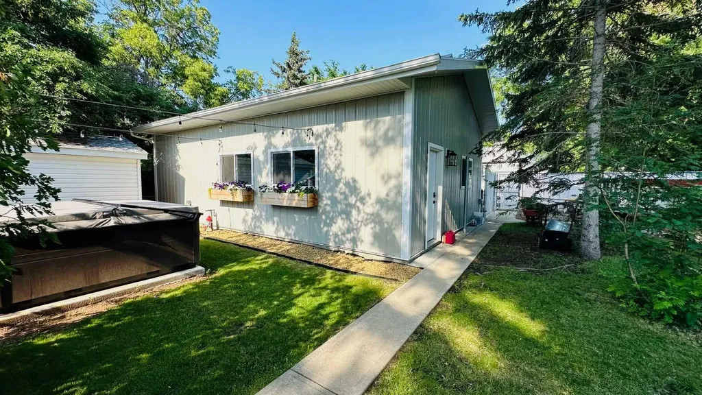 104 24 Street NW Street Drumheller AB T0J0Y1