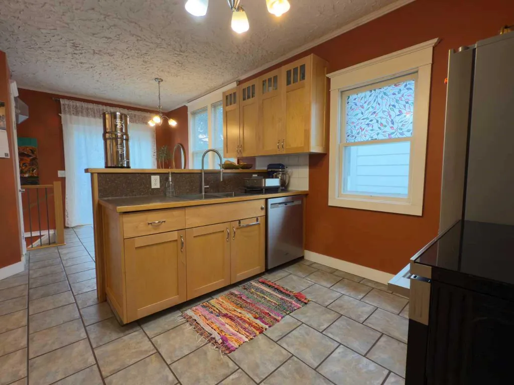 1126 19 Avenue NW Calgary AB T2M 1A1