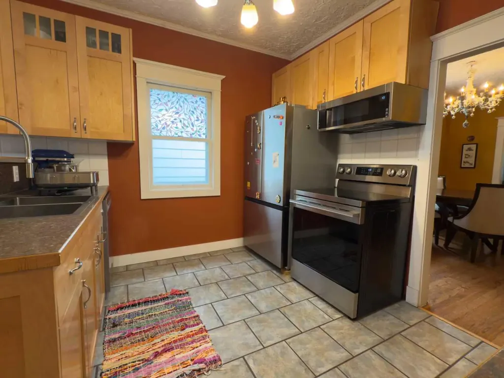 1126 19 Avenue NW Calgary AB T2M 1A1