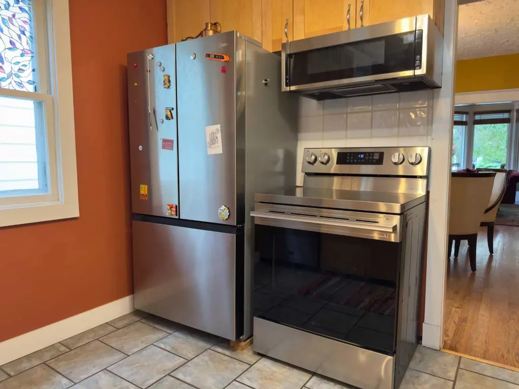 1126 19 Avenue NW Calgary AB T2M 1A1