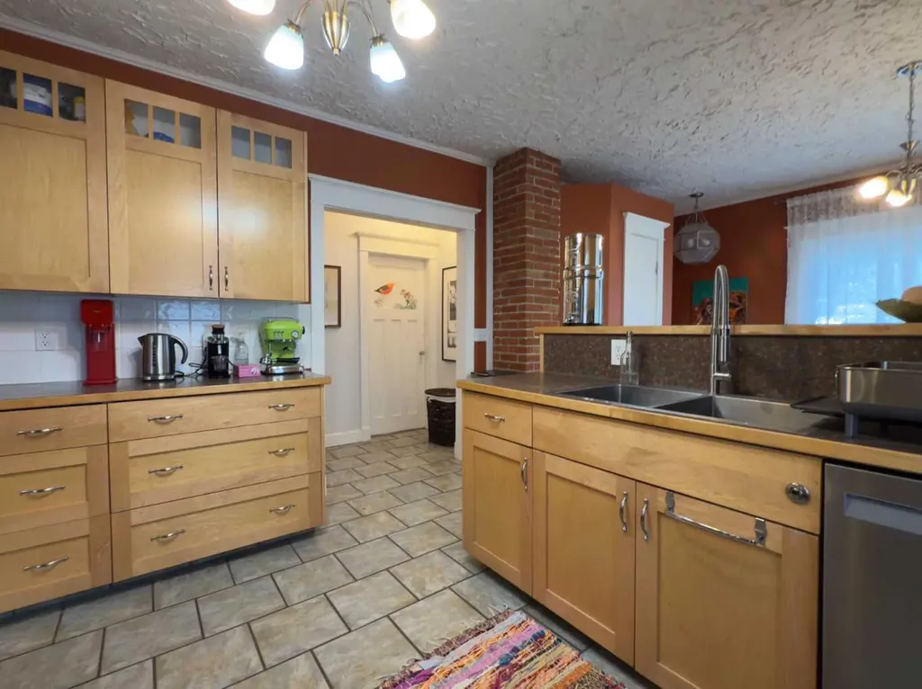 1126 19 Avenue NW Calgary AB T2M 1A1