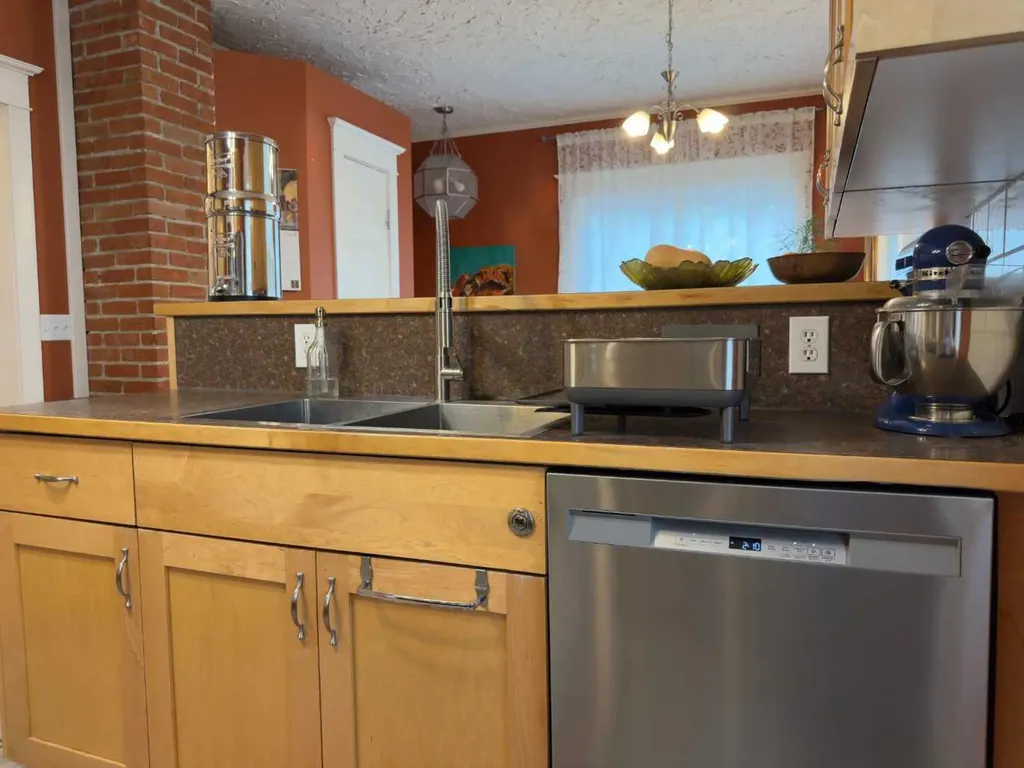 1126 19 Avenue NW Calgary AB T2M 1A1