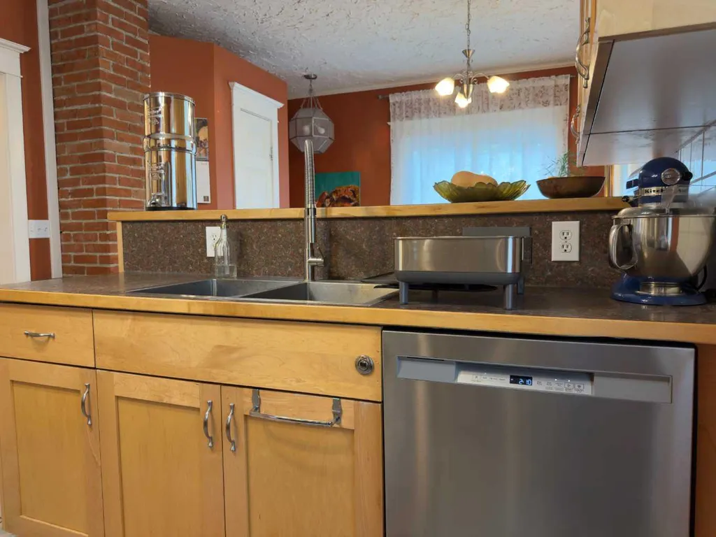 1126 19 Avenue NW Calgary AB T2M 1A1