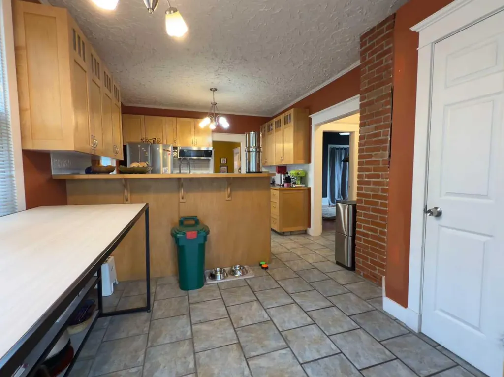 1126 19 Avenue NW Calgary AB T2M 1A1