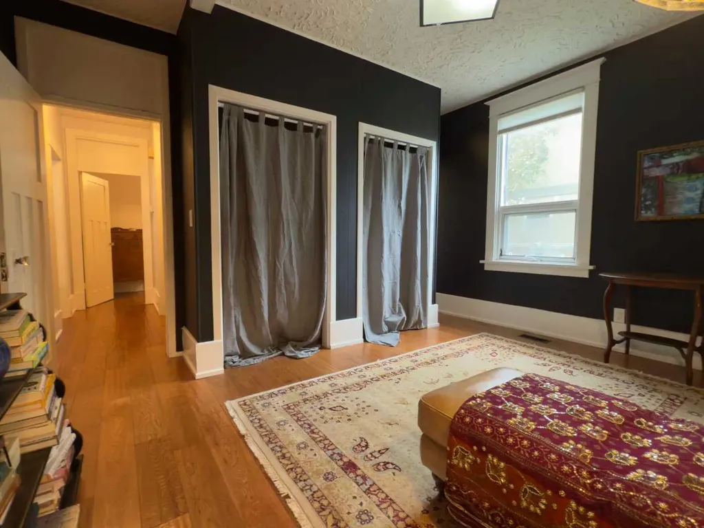 1126 19 Avenue NW Calgary AB T2M 1A1
