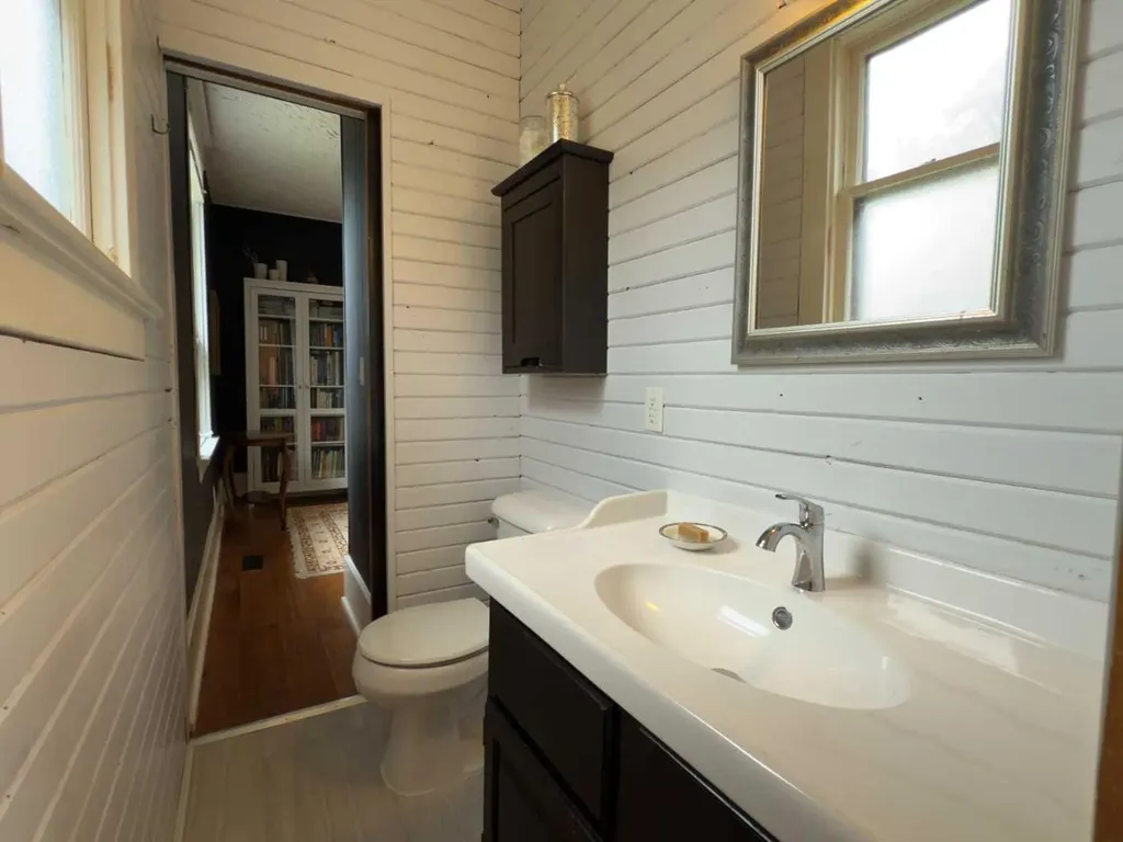 1126 19 Avenue NW Calgary AB T2M 1A1