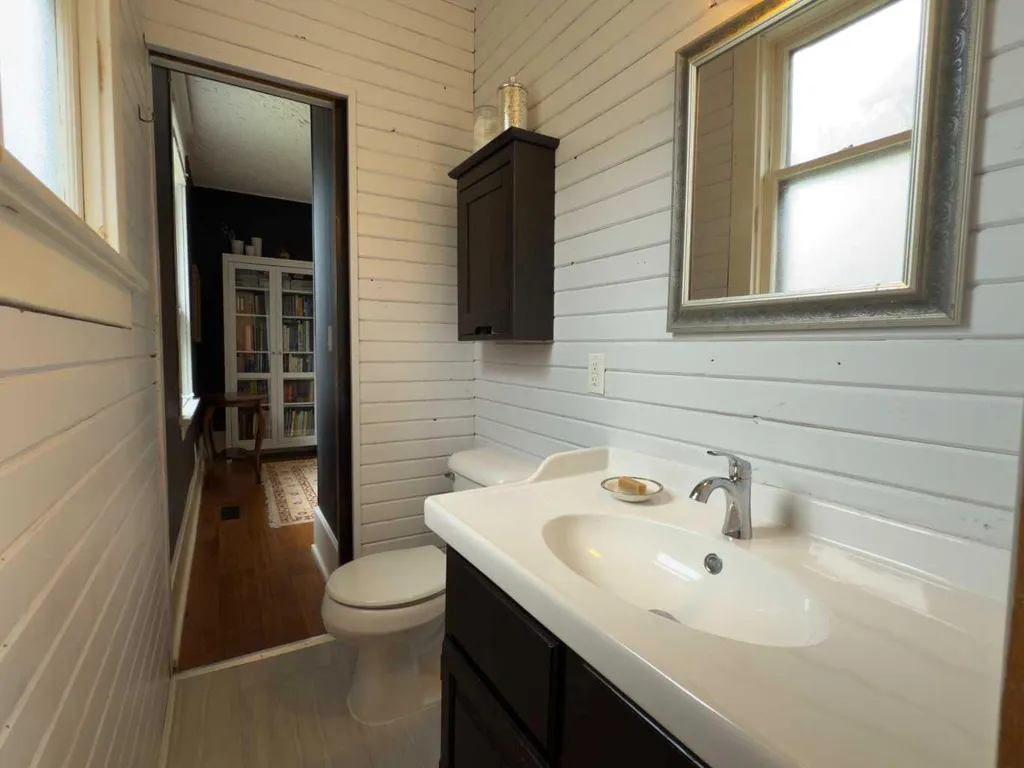 1126 19 Avenue NW Calgary AB T2M 1A1