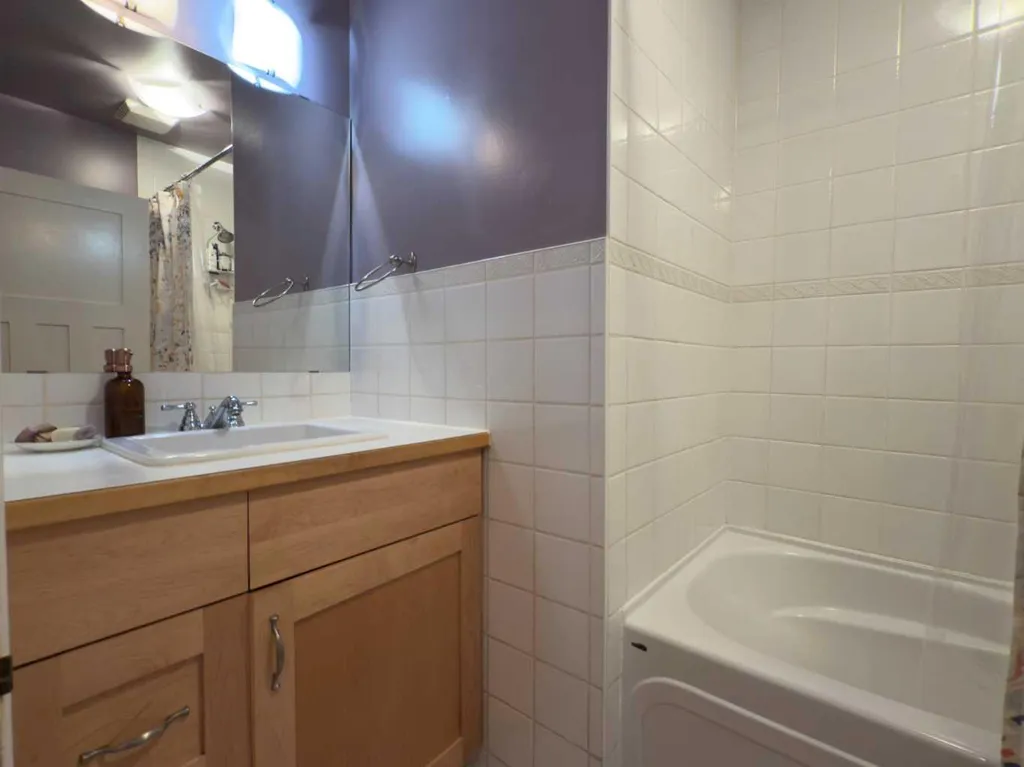 1126 19 Avenue NW Calgary AB T2M 1A1