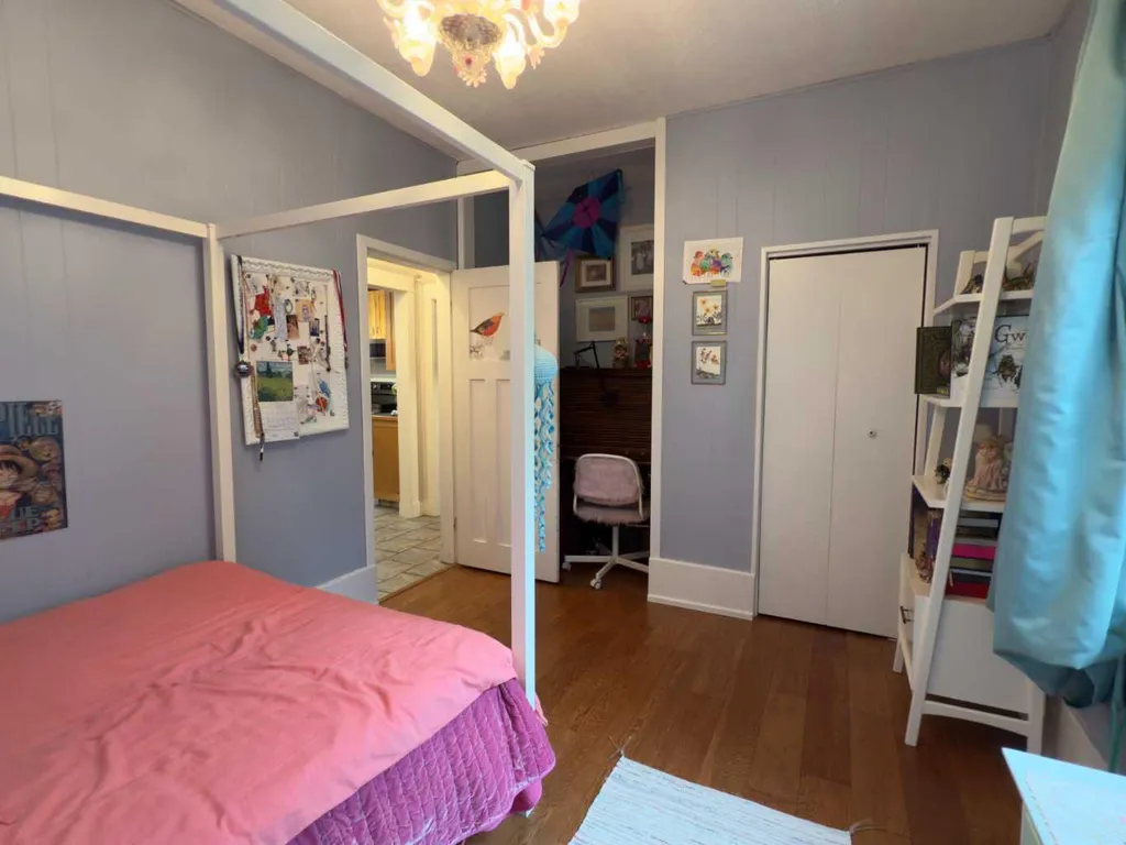 1126 19 Avenue NW Calgary AB T2M 1A1