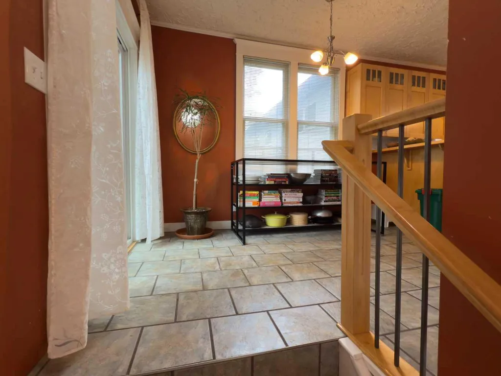 1126 19 Avenue NW Calgary AB T2M 1A1