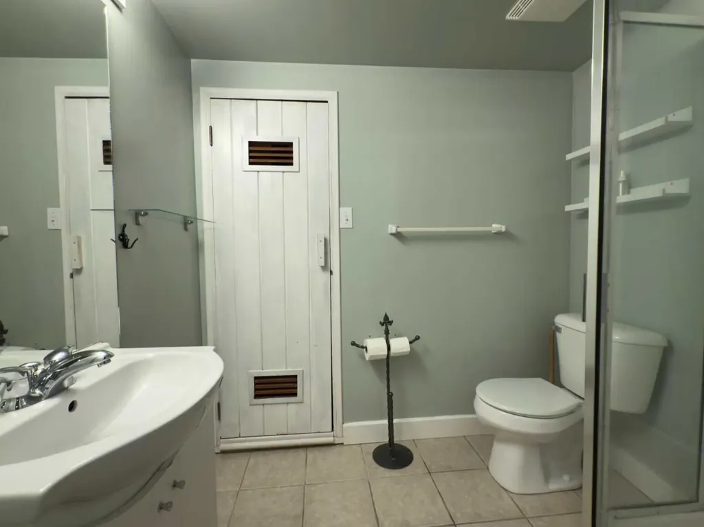 1126 19 Avenue NW Calgary AB T2M 1A1