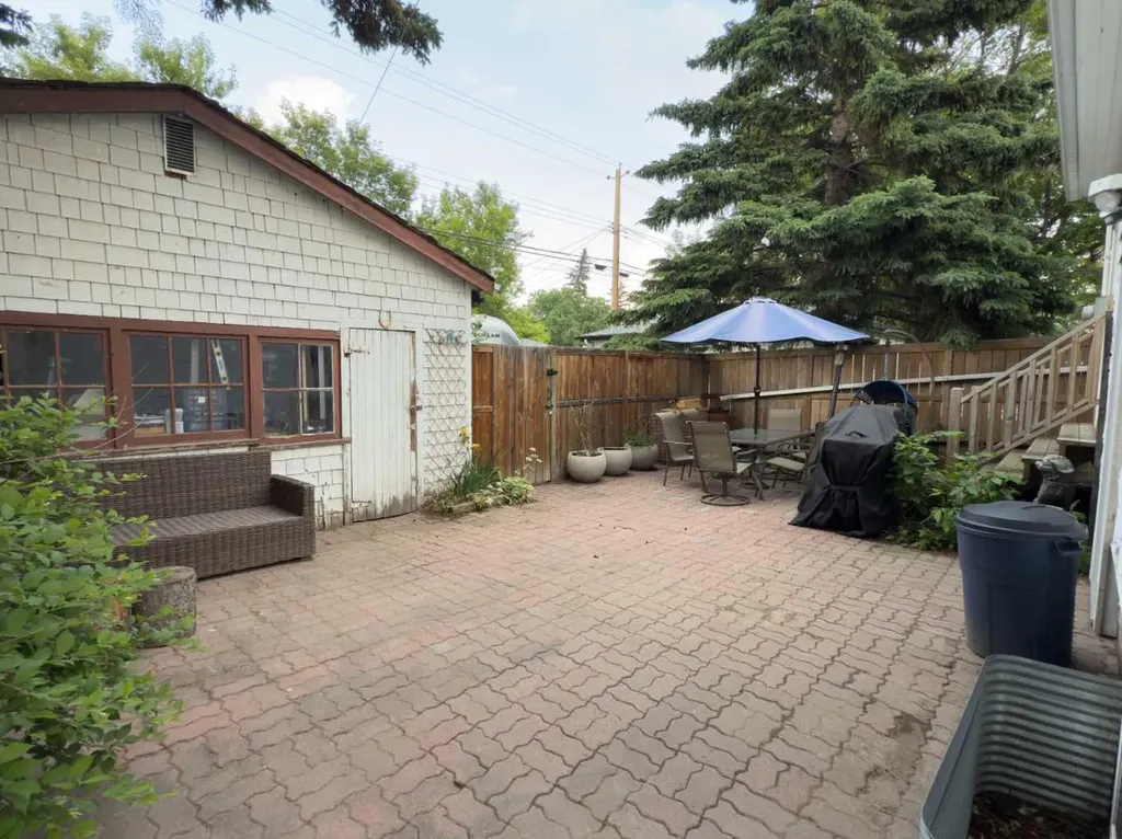 1126 19 Avenue NW Calgary AB T2M 1A1