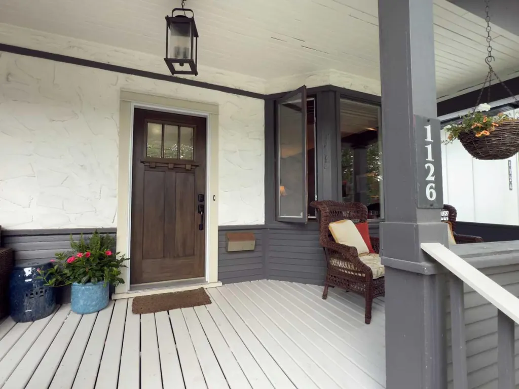 1126 19 Avenue NW Calgary AB T2M 1A1