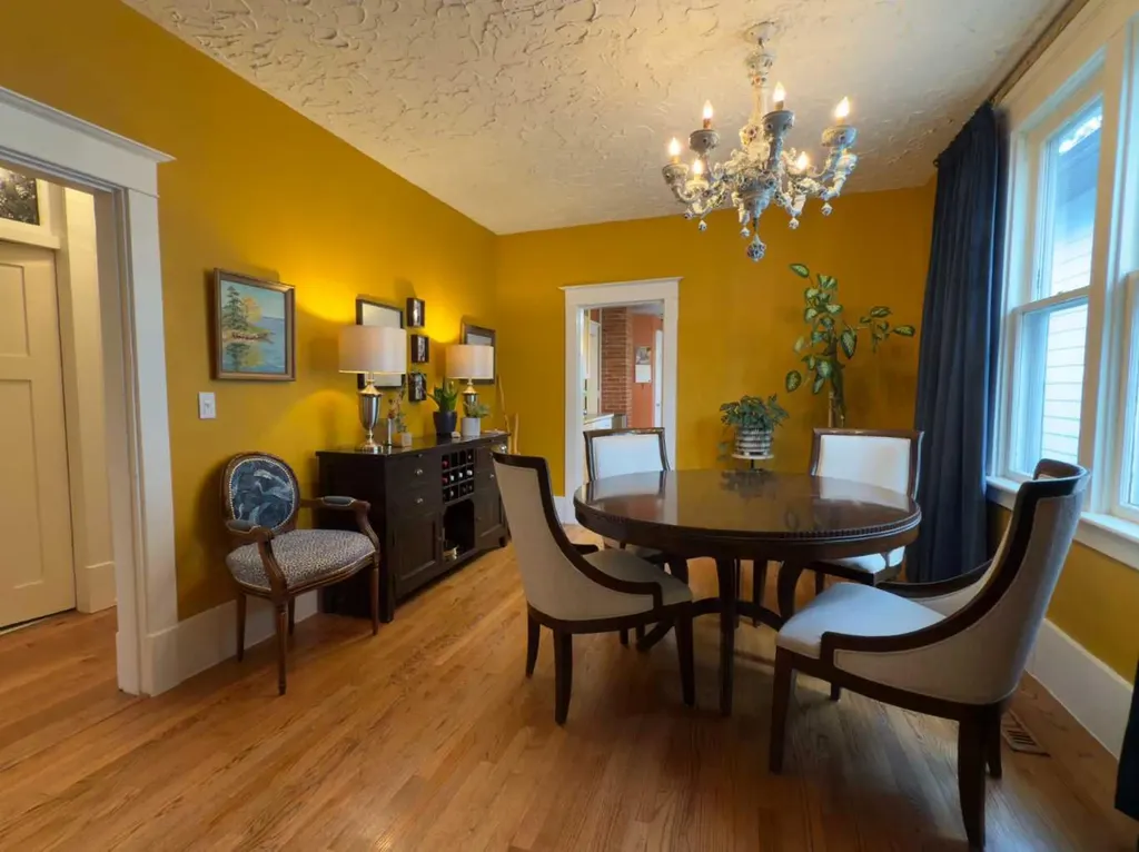 1126 19 Avenue NW Calgary AB T2M 1A1
