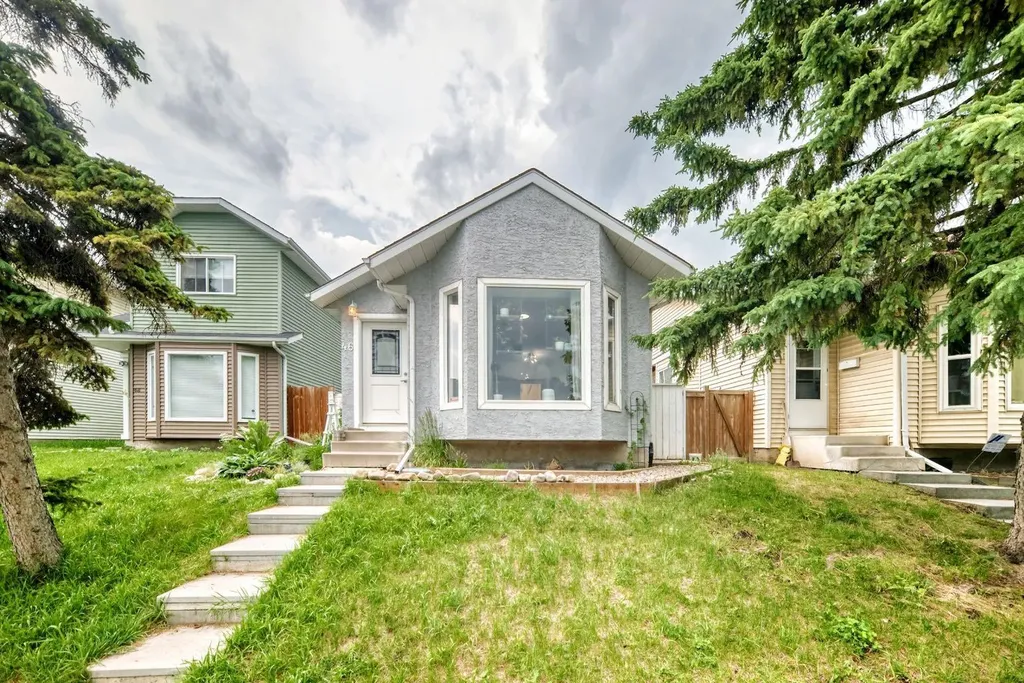 46 Dovercliffe Way SE Calgary AB T2B 2C6