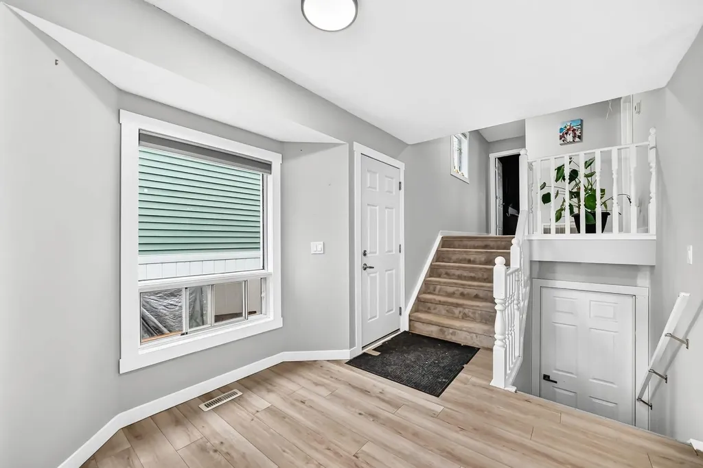 46 Dovercliffe Way SE Calgary AB T2B 2C6