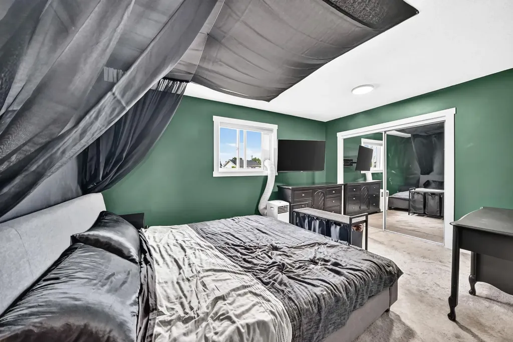 46 Dovercliffe Way SE Calgary AB T2B 2C6