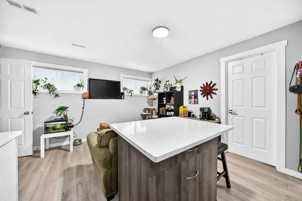 46 Dovercliffe Way SE Calgary AB T2B 2C6