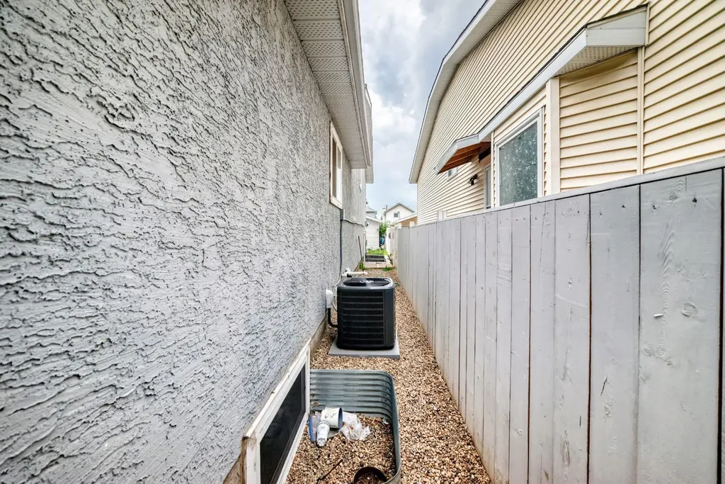 46 Dovercliffe Way SE Calgary AB T2B 2C6