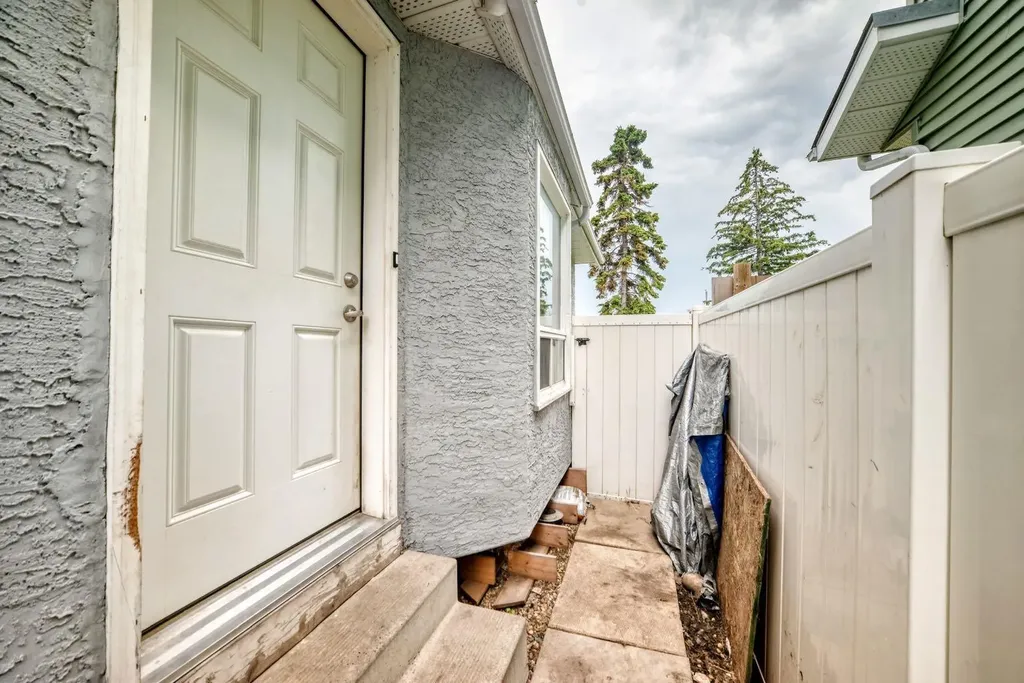 46 Dovercliffe Way SE Calgary AB T2B 2C6