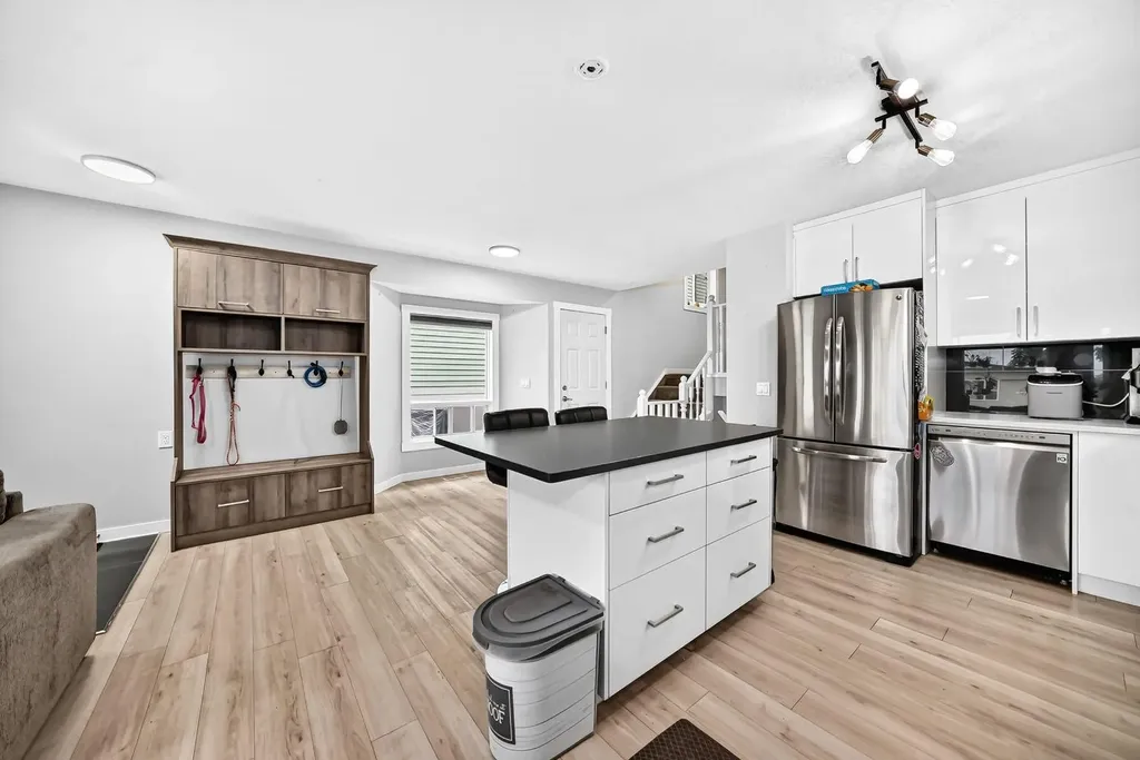 46 Dovercliffe Way SE Calgary AB T2B 2C6