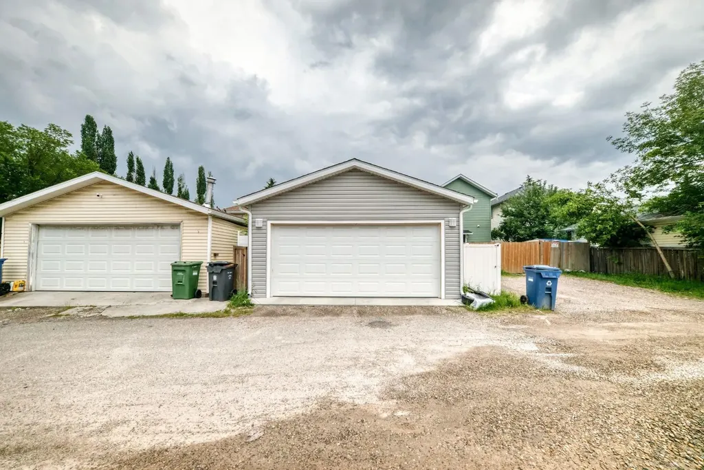 46 Dovercliffe Way SE Calgary AB T2B 2C6