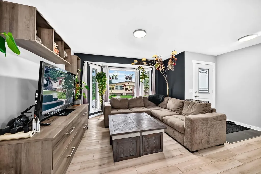 46 Dovercliffe Way SE Calgary AB T2B 2C6